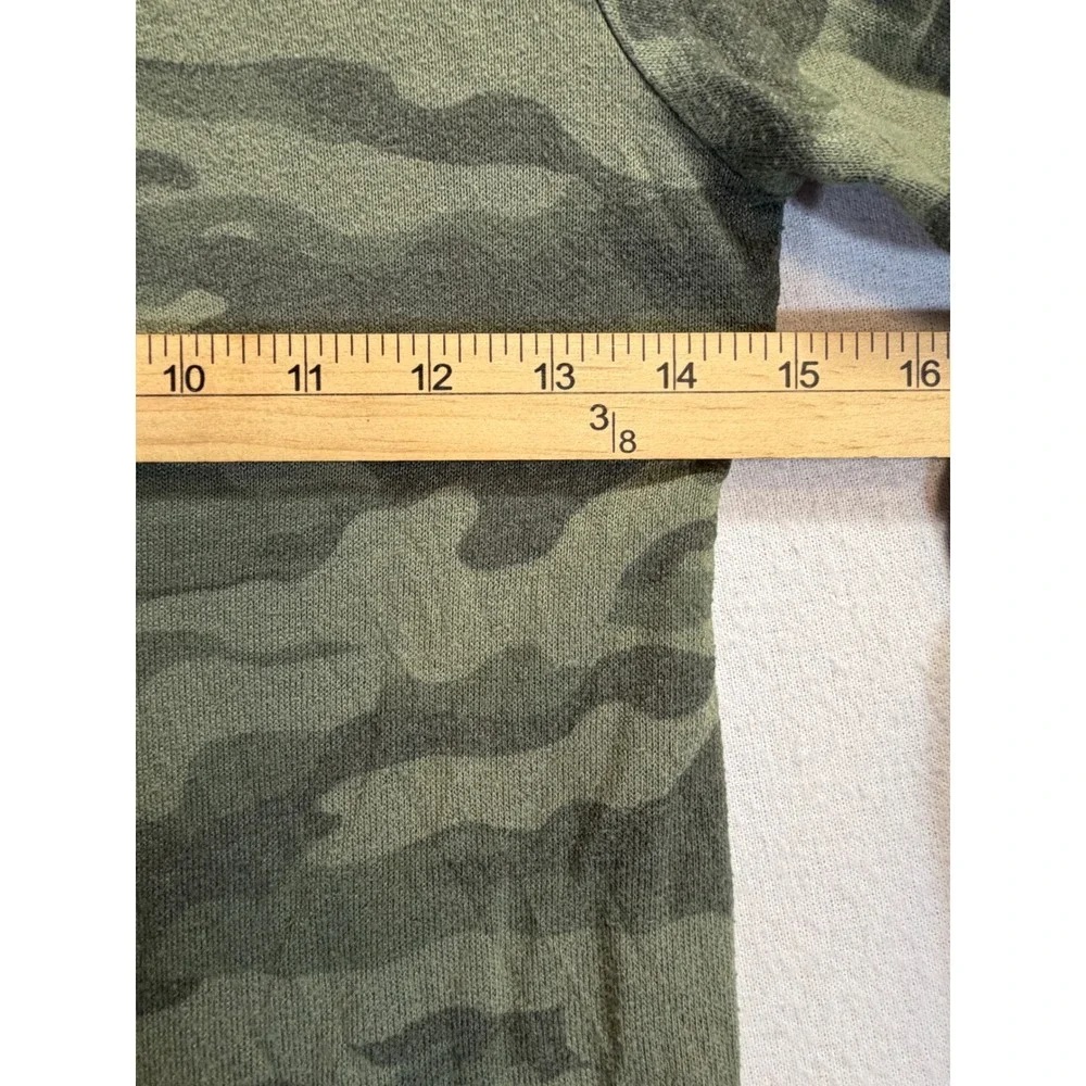 Old Navy Kids Green Camouflage Long Sleeve Curved Hem Knit Top S 6-7